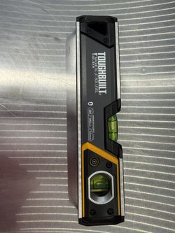 TOUGHBUILT 9” MAGNETIC LIT BOX LEVEL