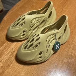 Yeezy Foam Runner Sulfur New