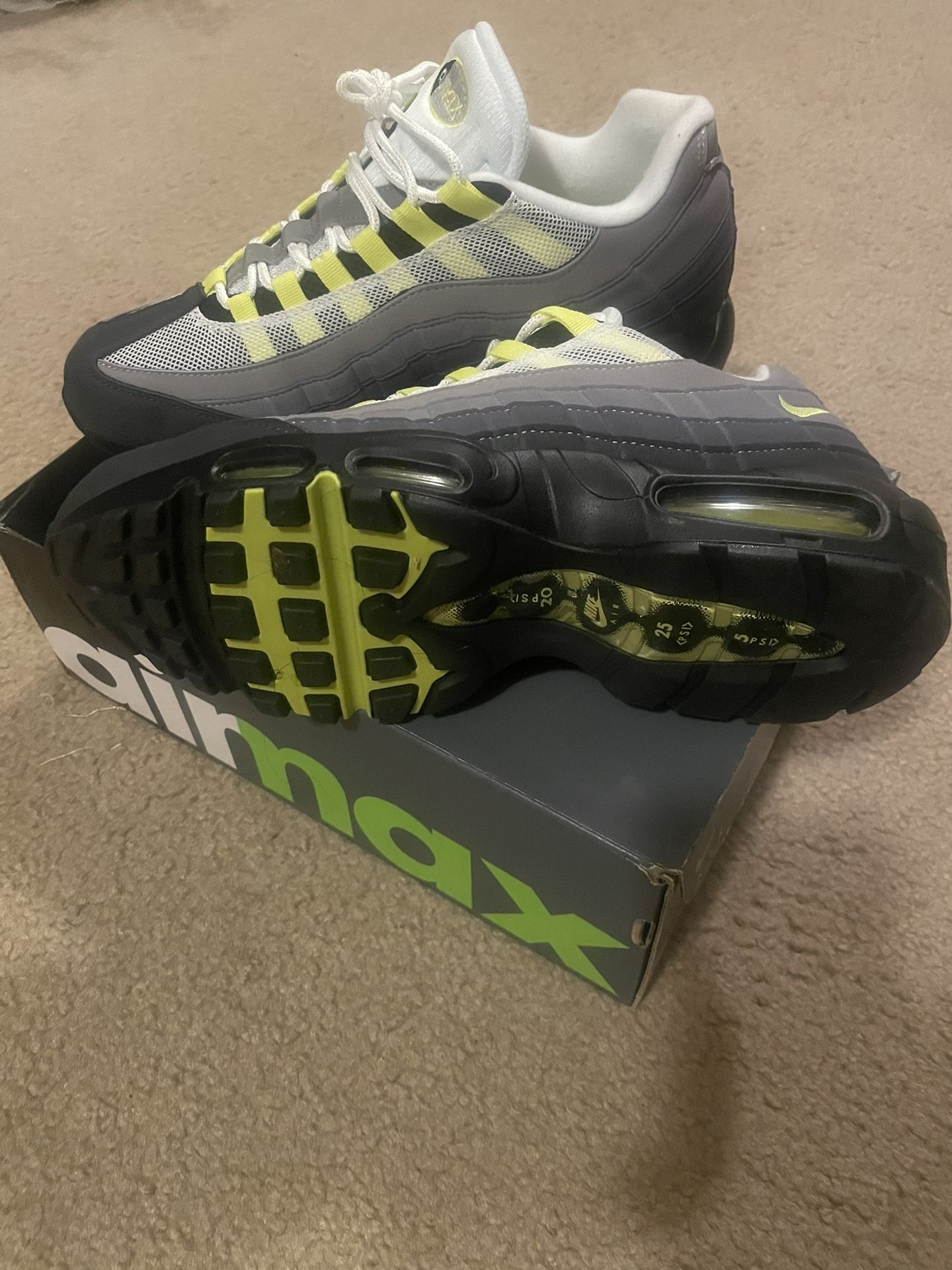 Air Max 95 Neon ( Size 10.5 )