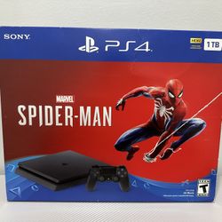 PS4 Slim + Controller And Game With The Box Excellent Condition !!!