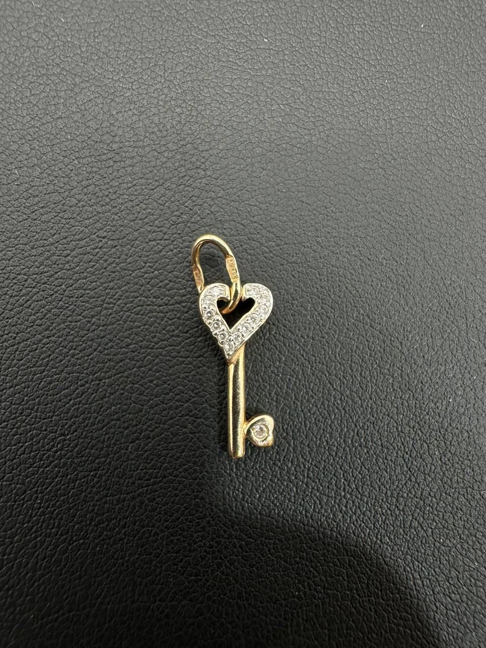 14K Yellow Gold Lucky key pendant CZ stones 1 gram