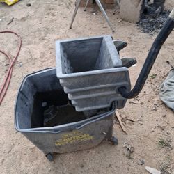  Rolling Mop Bucket with Ringer