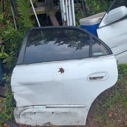 2000 And Up Driver's Side Front And Rear Glass Plus Mirror 