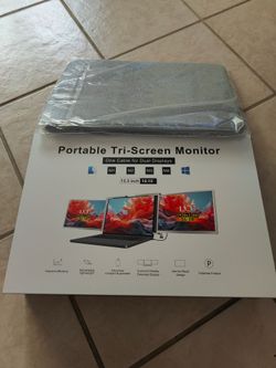 Portable tri-screen monitor