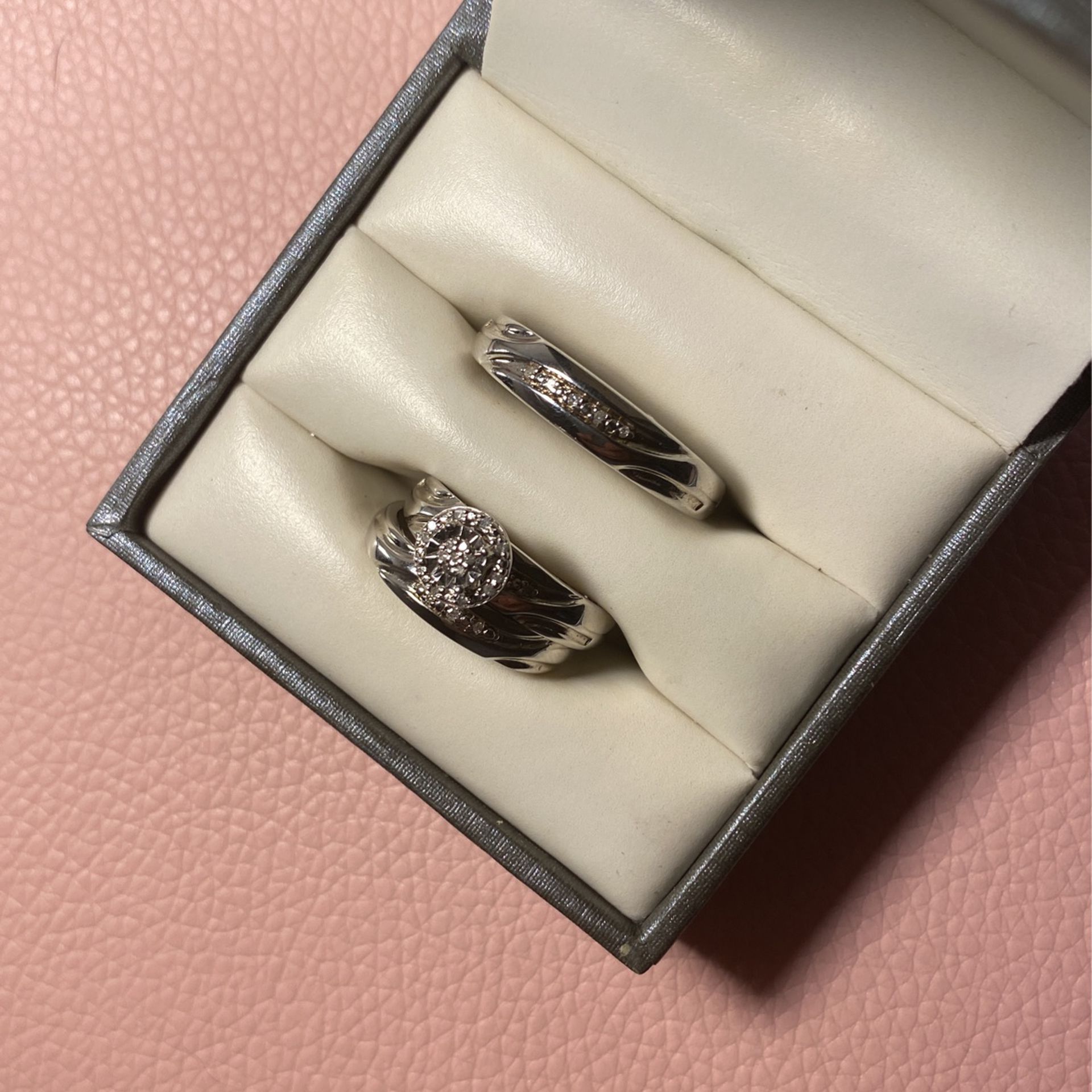 Brand new silver wedding ring set