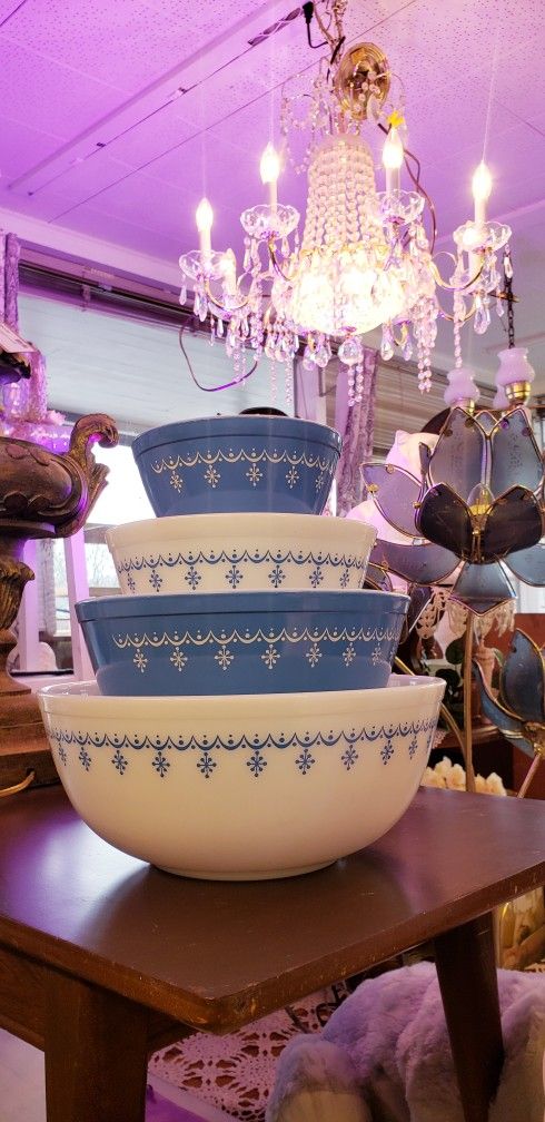 Pyrex Snowflake Garland Cinderella Bowl Set