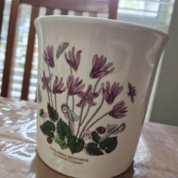 Portmeirion Botanic Garden pot with various flower design like cyclamen, daisy, and pansy