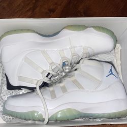 Jordan 11 Legend Blue Size 10.5
