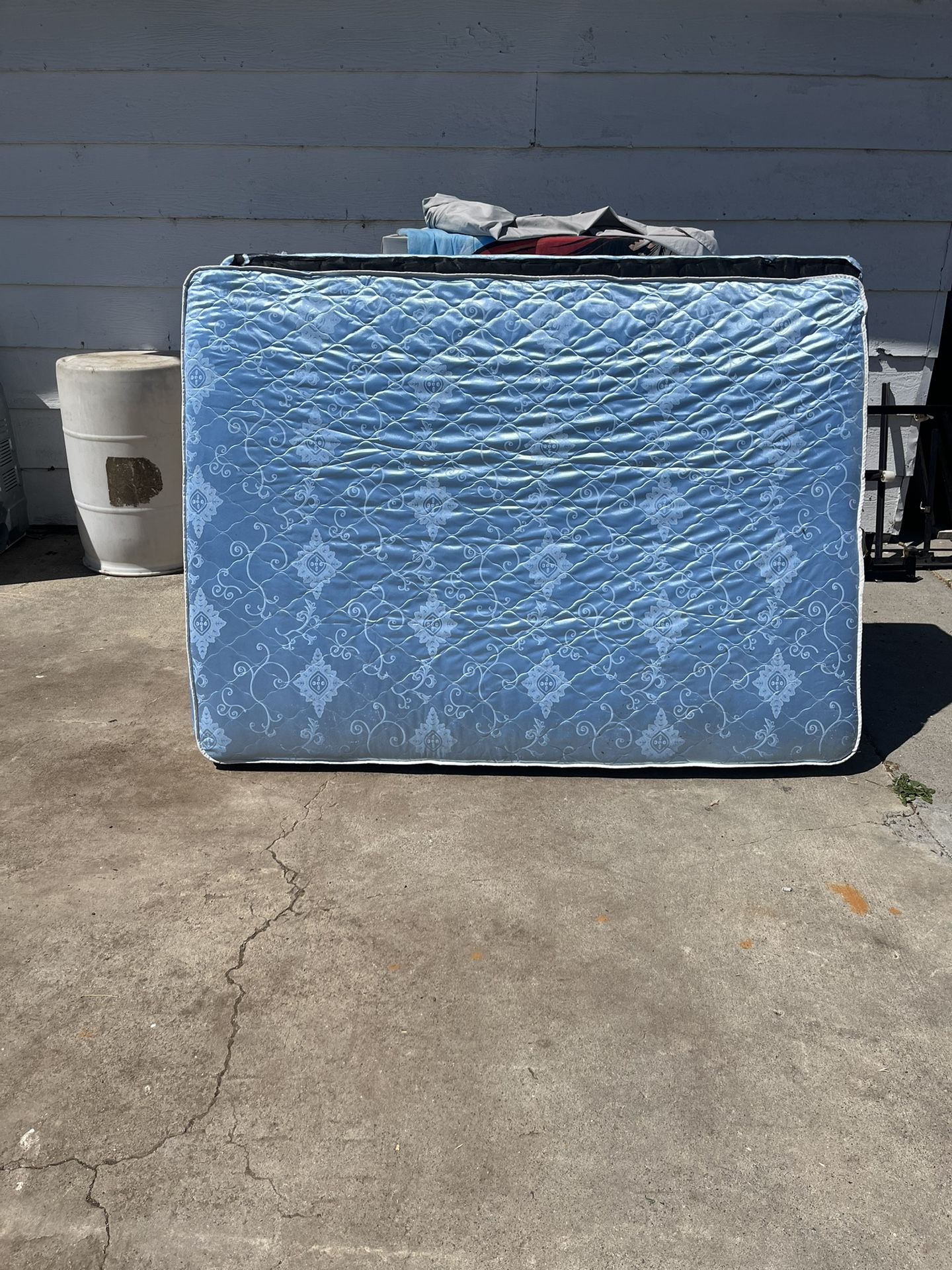 Matress And Box Spring 100$