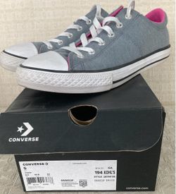 Converse Youth Size 5 Shoes