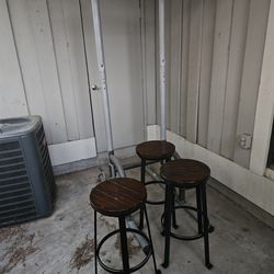 Pull Up Stand And 3 Bar Stools