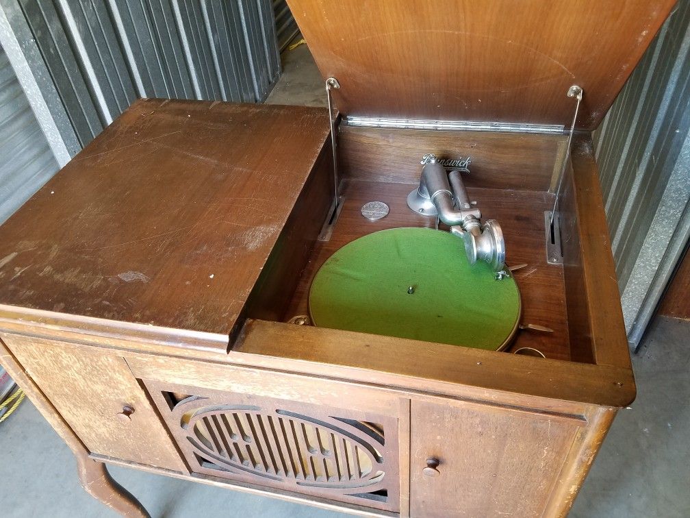 Vintage Brunswick Phonograph