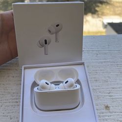 AirPod Second Generation With Charging Case 