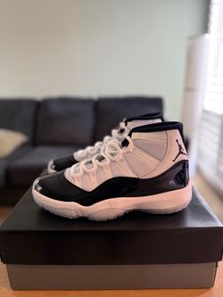 Size 9 Nike Jordan 11 Concord