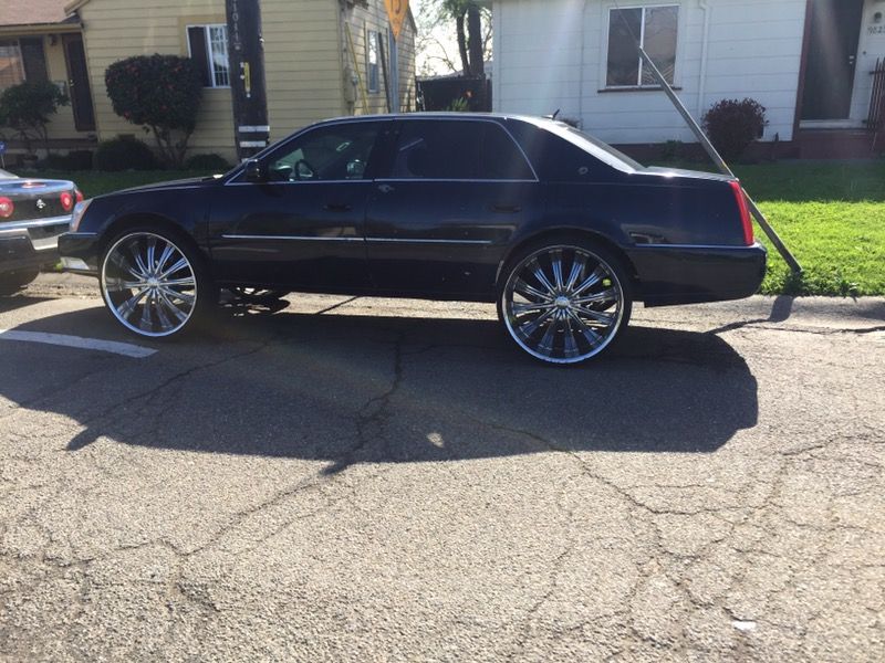 2006 Cadillac DTS on 28s low miles