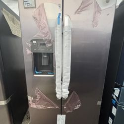 GE Refrigerator With Water And Ice 