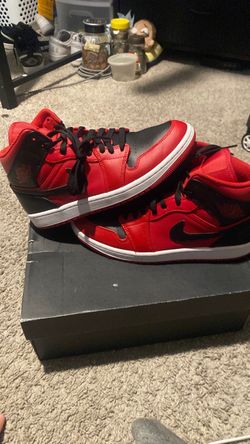 AIR JORDAN 1 MID