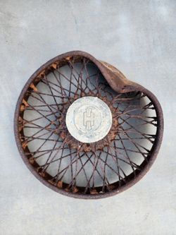 Antique 1920s 1930s Hupmobile Bent Wire Wheel Rim Hubcap Yard Art