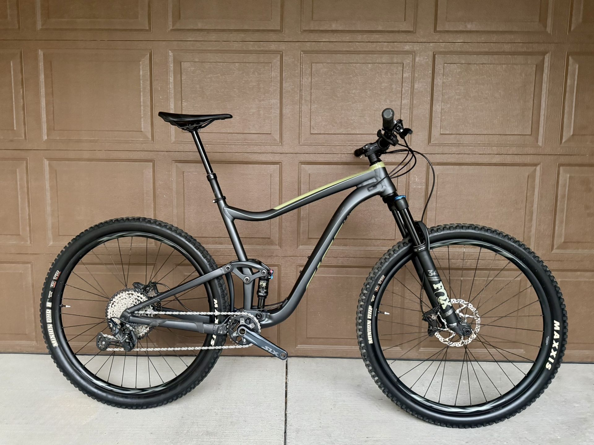 Giant Trance 29er Mountain Bike XL Size 