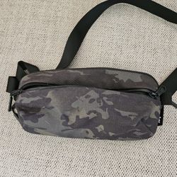 *** AER *** CAMO SLING BAG *** AWESOME BAG!!! CHECK OUT MY OTHER LISTINGS!!