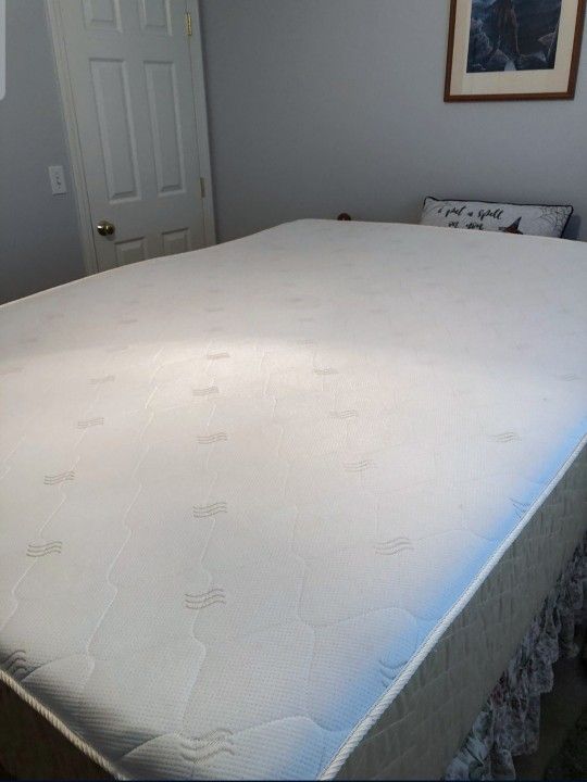 Queen Wayfair Upholstered Bed Frame w/ Sleep Innovations Mattress and