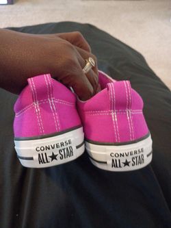 BRAND NEW SIZE 9 CONVERSE