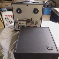 Roberts 1630 reel-to-reel tape recorder. Excellent Condition.