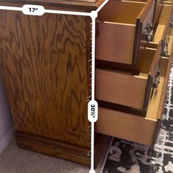 real real wood dresser. 8 drawers. L,56 "x D,17"x H30"