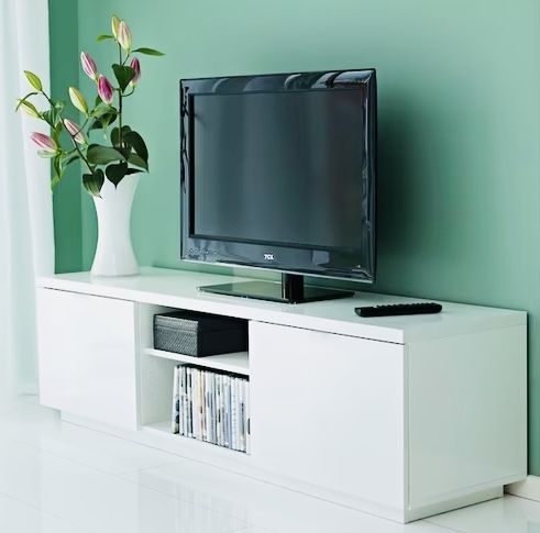 White Lacquered 🖥️Stand🪟eNTERTAINMENT🎎 and Storage CENTER