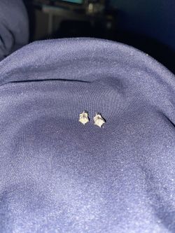 14kt White Gold Diamond Earrings 