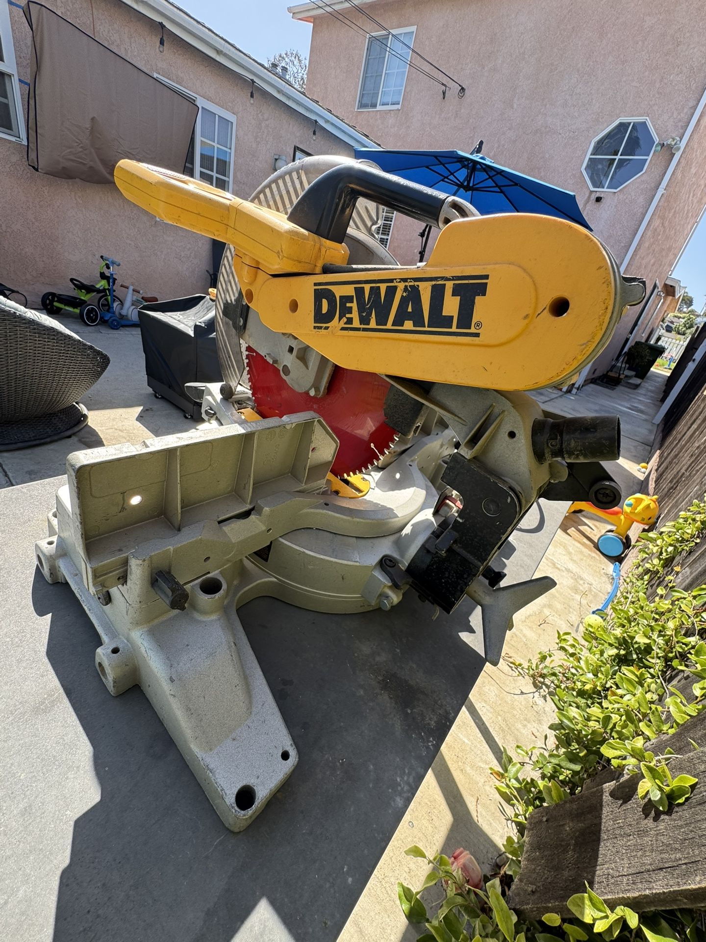 DEWALT 12” Double Bevel Compound miter saw