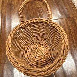 New 1pc Rustic-Style Imitation Rattan Woven Wall Hanging Basket - Perfect for Onions, Ginger, Garlic Storage - Versatile Small Plastic Organizer with 