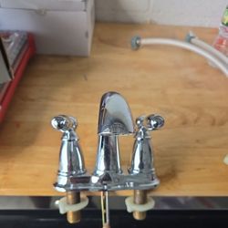 Moen Brantford Chrome Two-Handle Low-Arc Traditional Centerset Bathroom Faucet