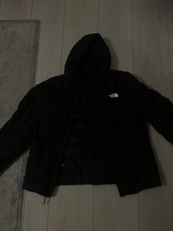 Stay warm in style this winter with this North Face Puffer Jacket.