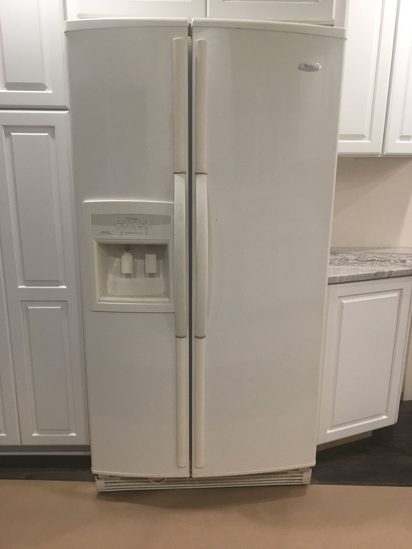 Whirlpool Gold refrigerator. Color Bisque