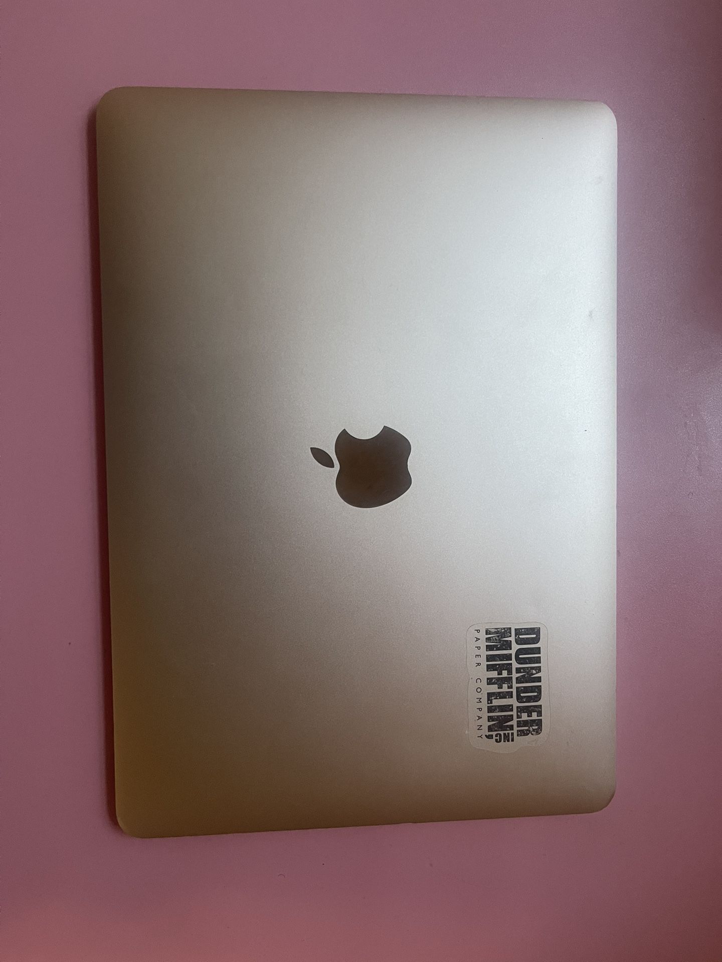 APPLE MACBOOK