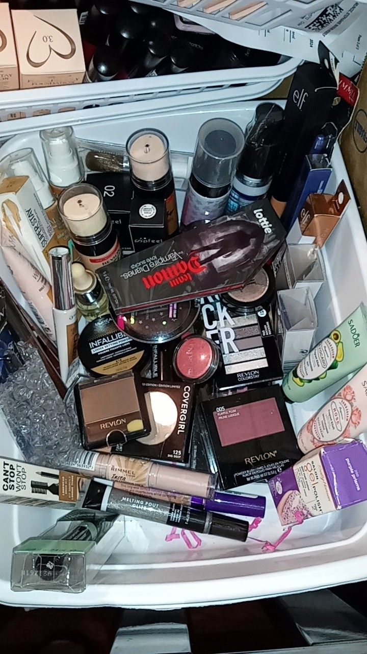 NEW Makeupđź’„ Different brands $3 each. NUEVO MAQUILLAJEđź’„$3 CADA UNO.