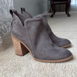 Women’s Ankle Boots – Size 8