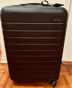 Away hardshell 4-wheel carry-on suitcase retail $345 p/up Brooklyn NY 11229