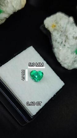 Fine Quality Natural Colombian Emerald 0.60 CT l 4.9 mm x 5.9 mm