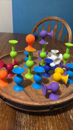 Squigz (like new)