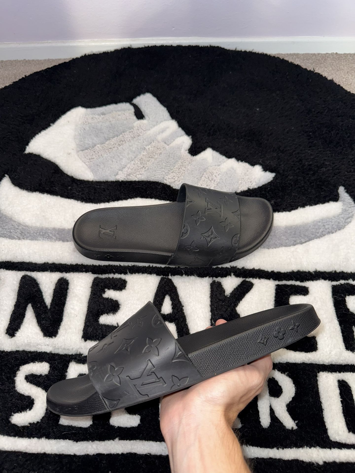 Louis Vuitton Men’s Waterfront Logo Slippers (Size 9 LV = 10.5/11 US)