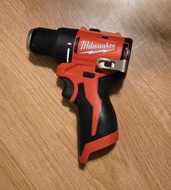 Milwaukee m12