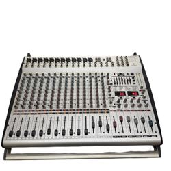 Behringer EUROPOWER PMX5000 professional-grade 20-channel powered mixer