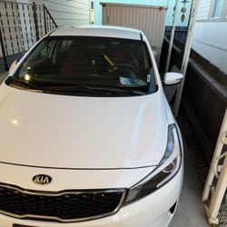 2018 KIA Forte 5-Door