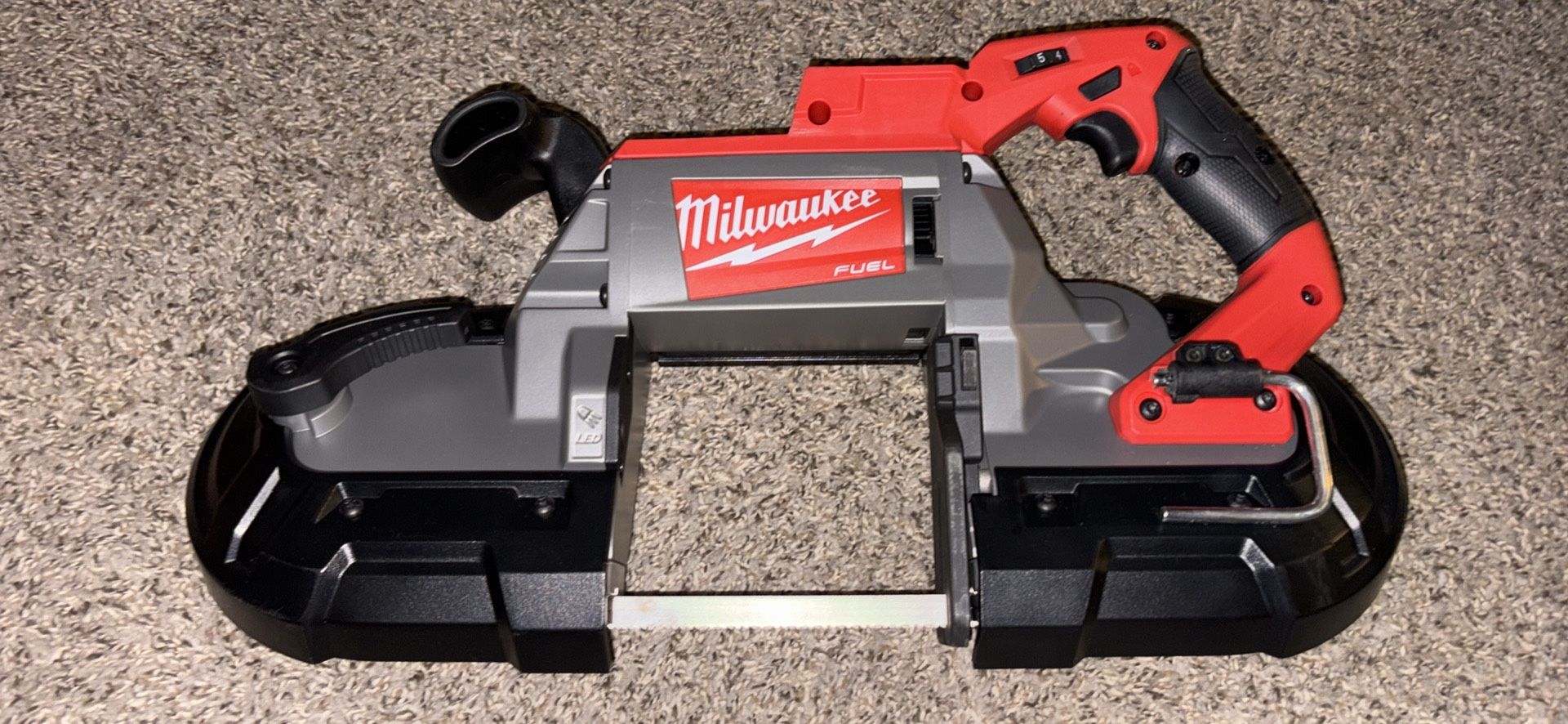Milwaukee M18 Fuel Bandsaw 44-7/8”