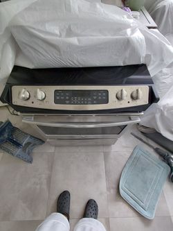 Stove $200 firm