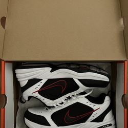 Nike Air Monarch IV Black/white