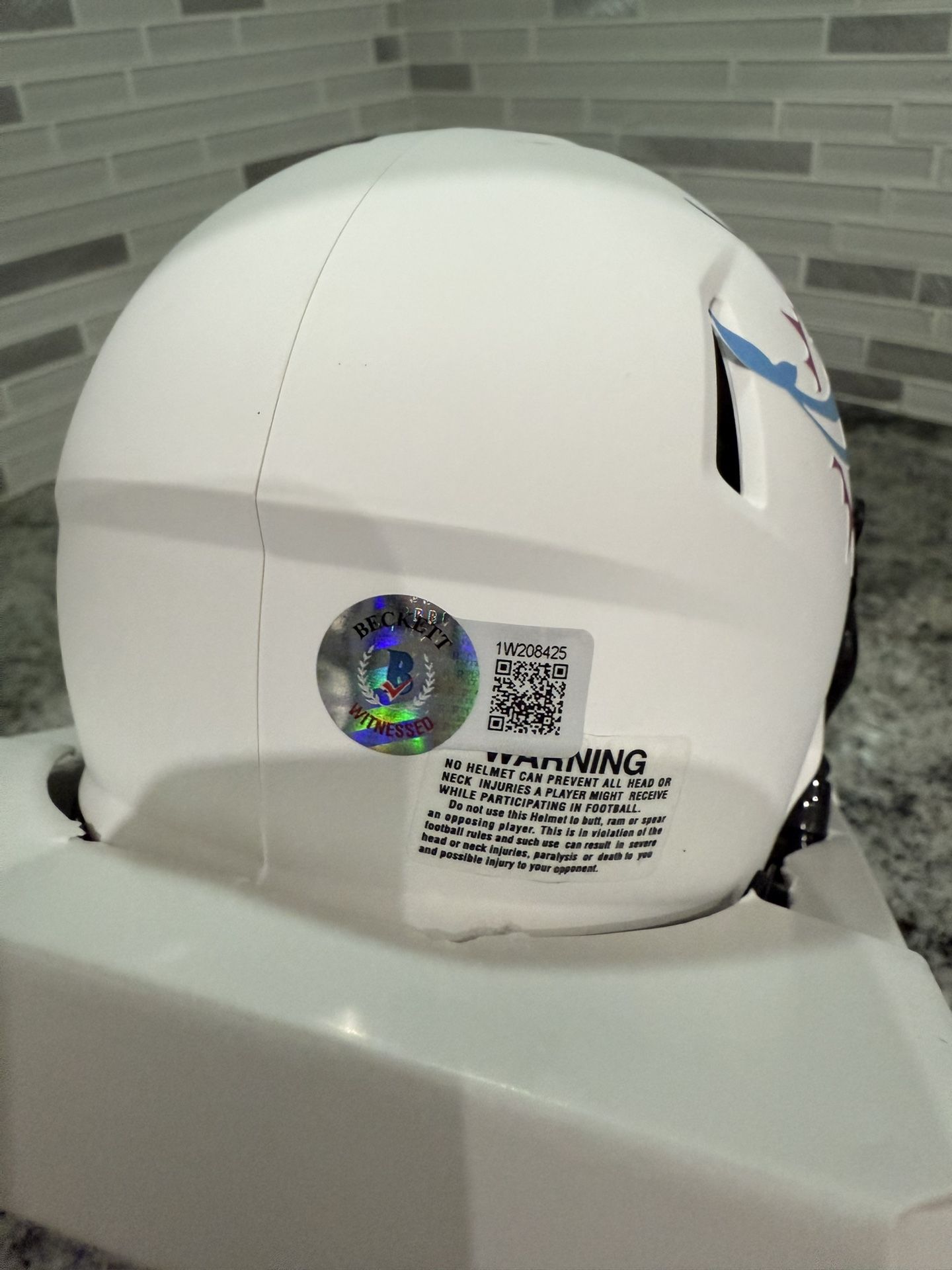 Tyreek Hill Mini Helmet Dolphins Lunar Eclipse, Edition