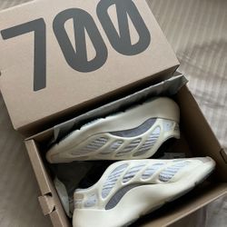 ADIDAS YEEZY 700 V3: Azael 
